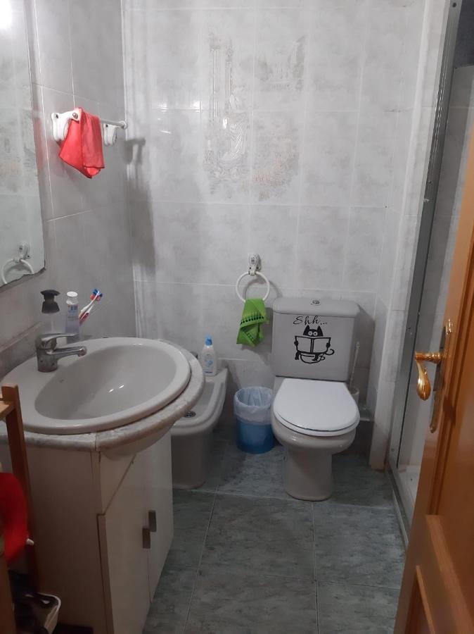 Habitacion Pequena En Piso Compartido Con 2 Adultos Valence Extérieur photo
